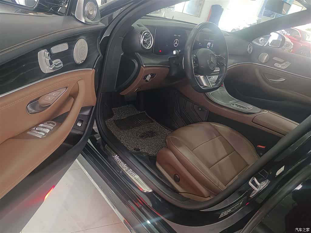 Mercedes-Benz E-Class, 2023 23