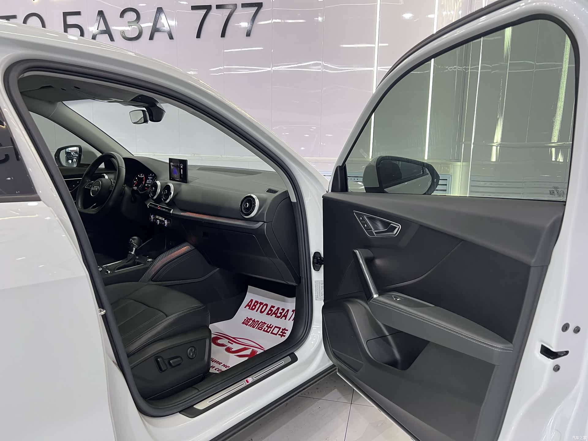 Audi Q2L, 2023 19