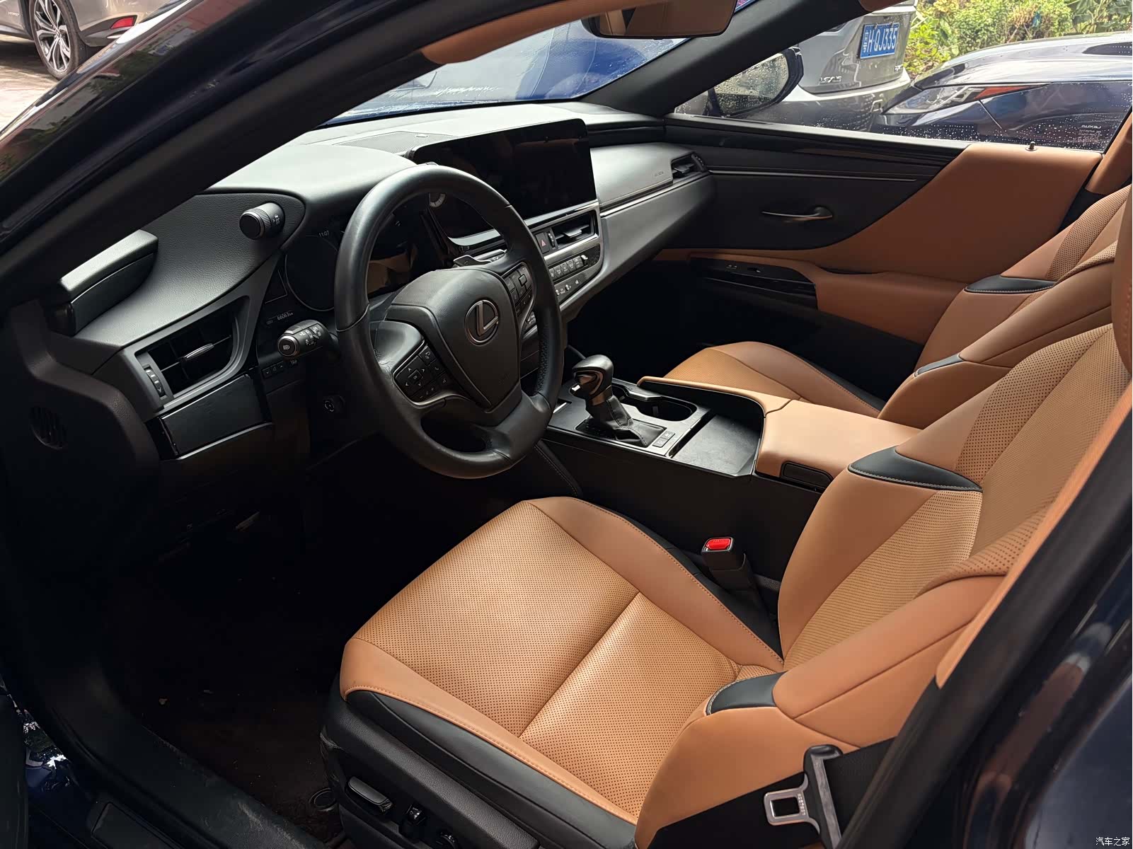 Lexus ES, 2023 4
