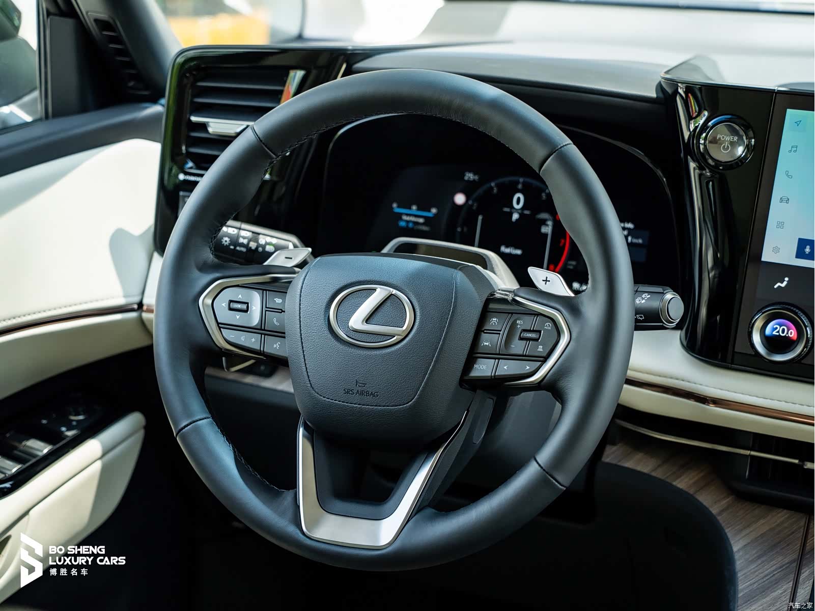 Lexus LM, 2025 7