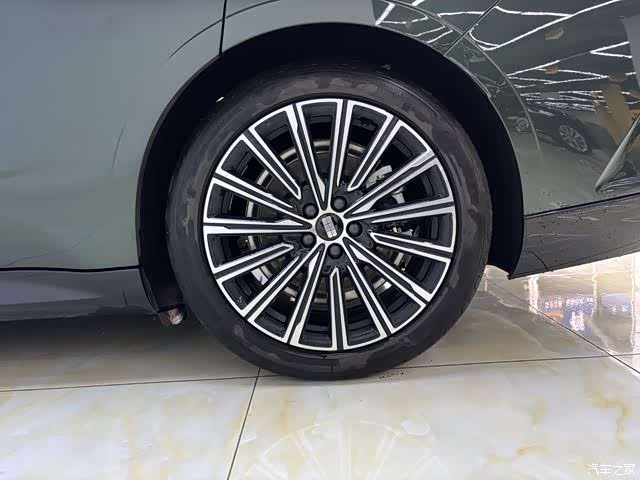 Geely 8, 2025 16
