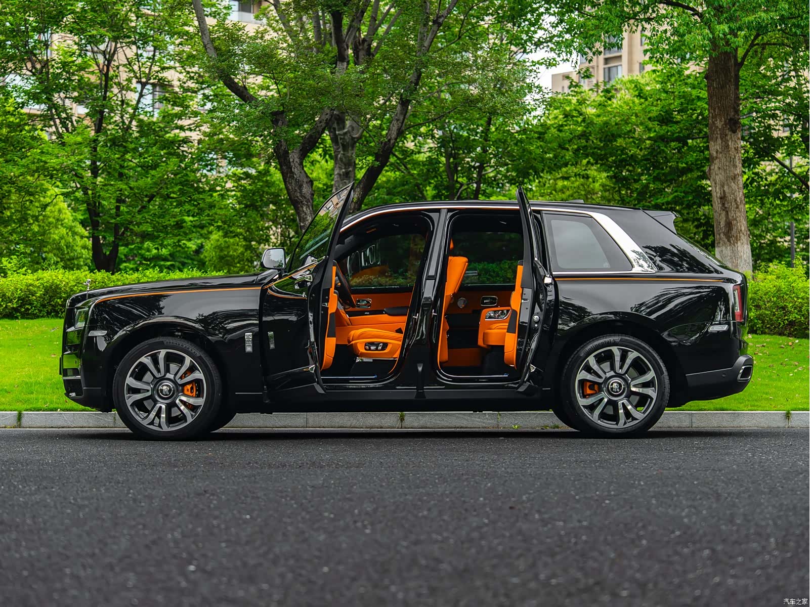 Rolls-Royce Cullinan, 2023 все фото