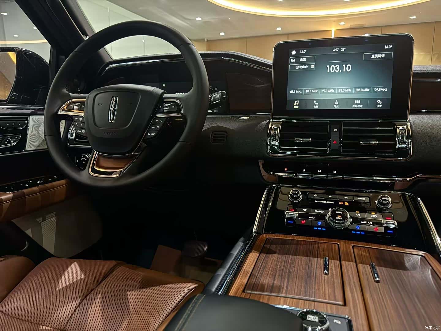 Lincoln Navigator, 2018 все фото