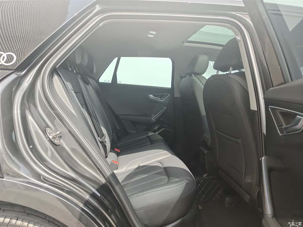 Audi Q2L, 2024 11