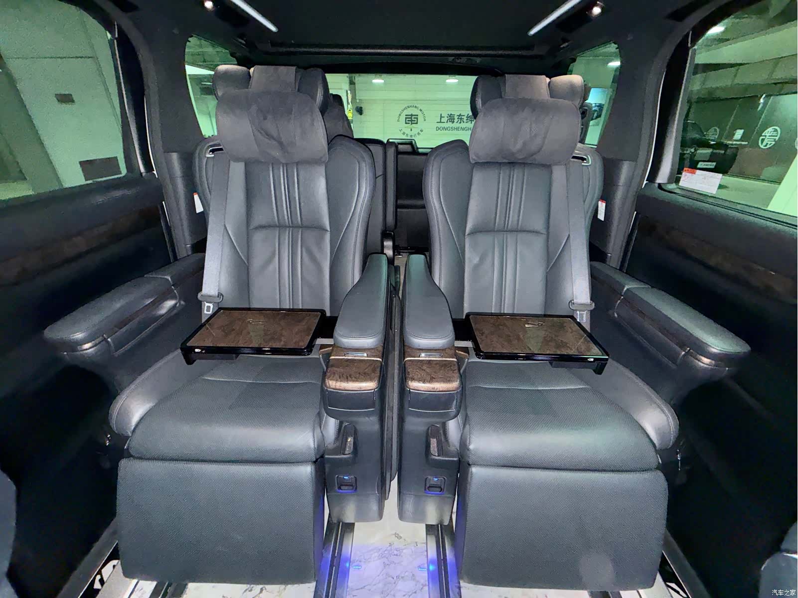 Toyota Alphard, 2022 6