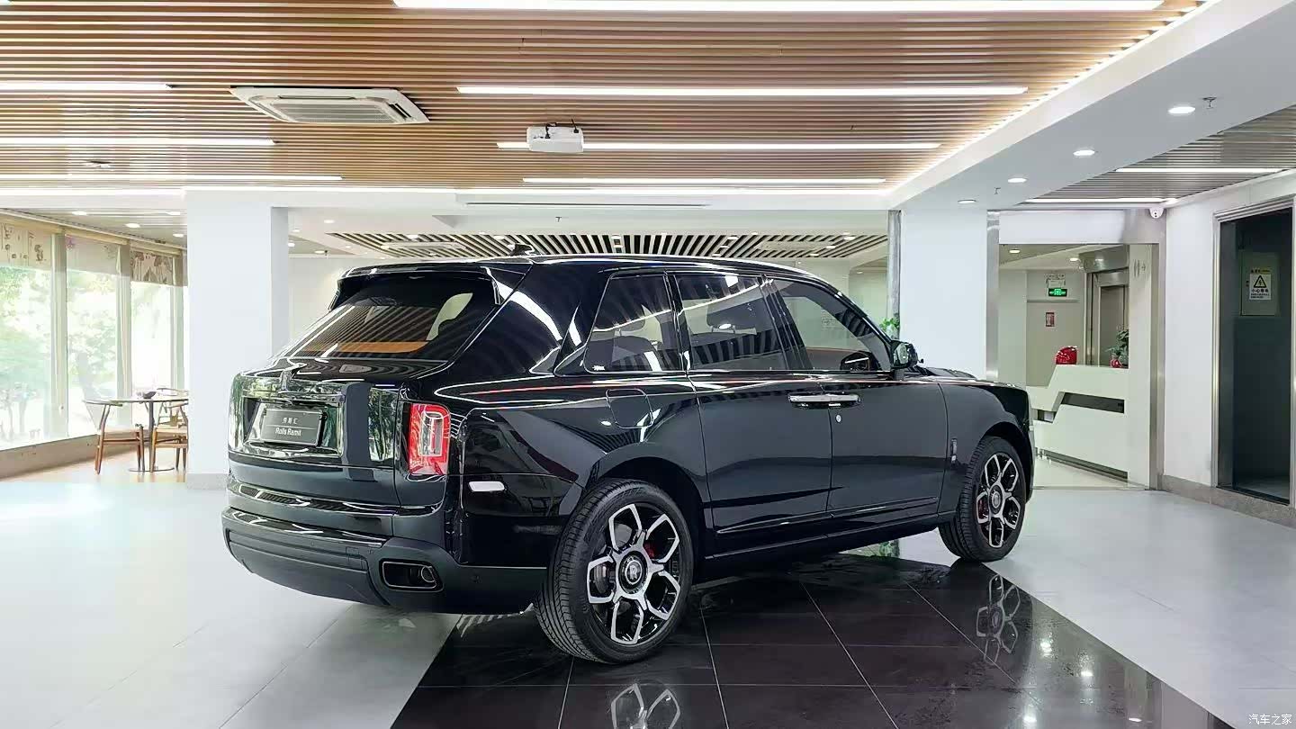 Rolls-Royce Cullinan, 2023 3