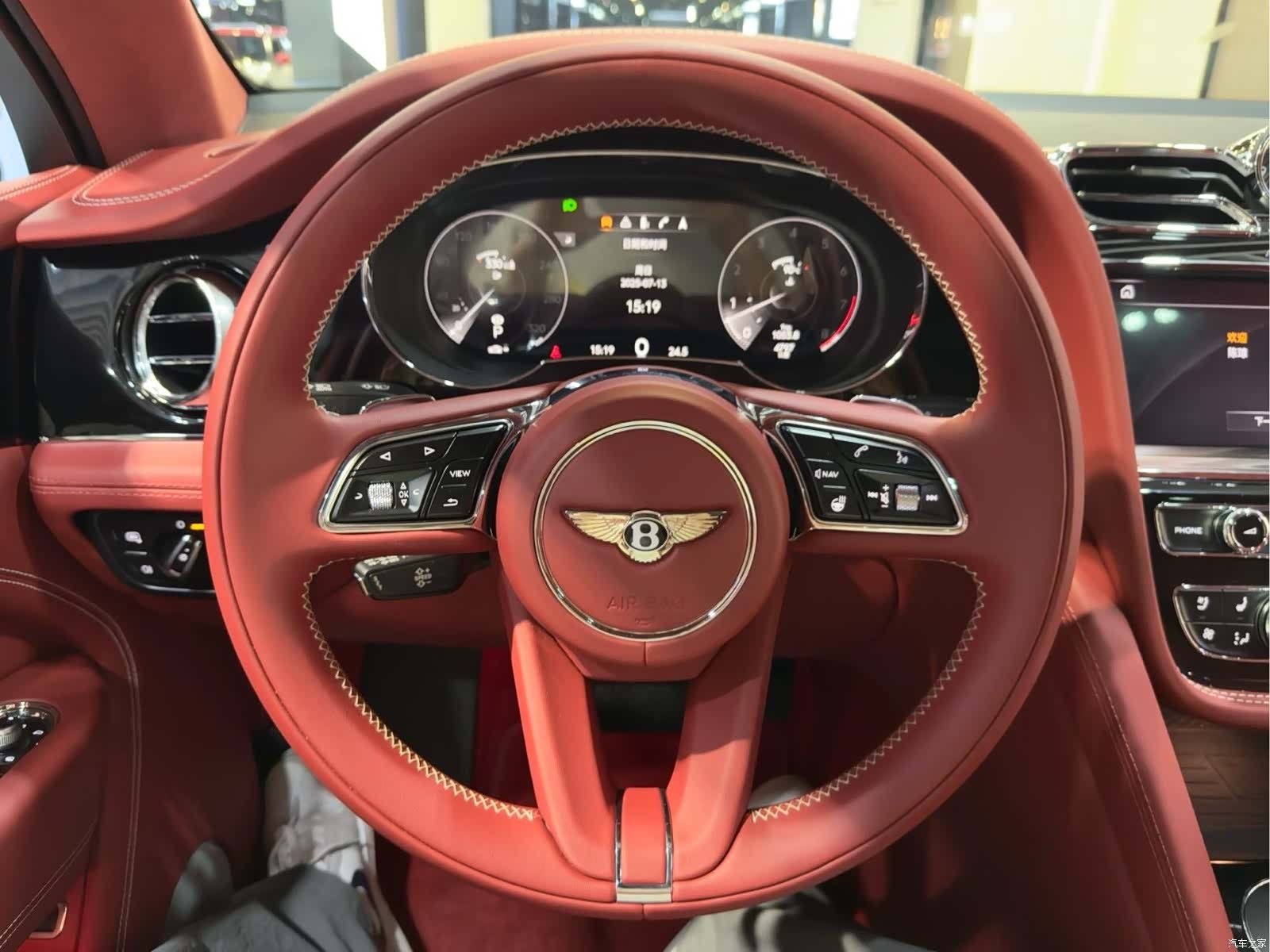 Bentley Bentayga, 2023 6