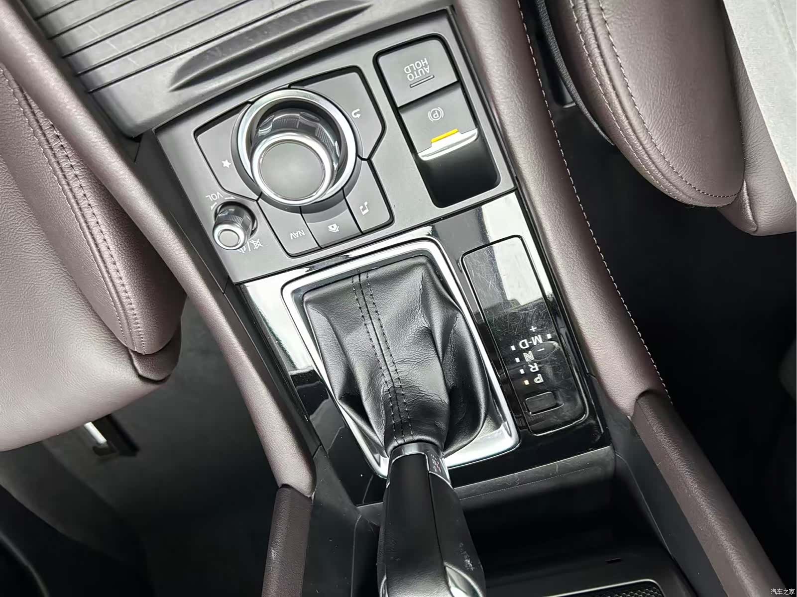 Mazda CX-4, 2023 15