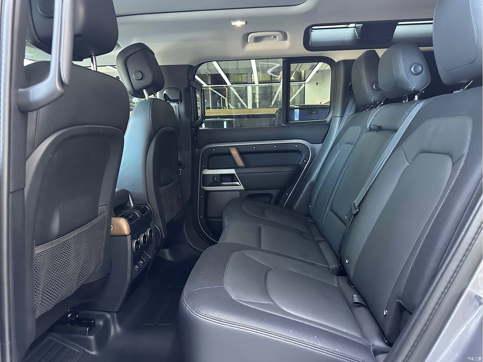 Land Rover Defender, 2022 15