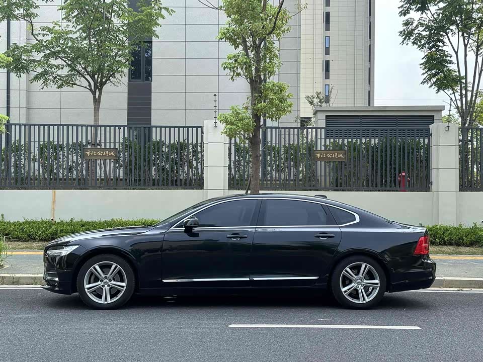 Volvo S90