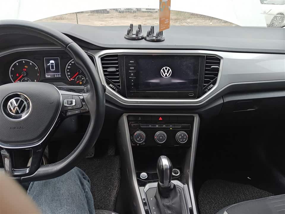 Volkswagen T-ROC exploring Songs