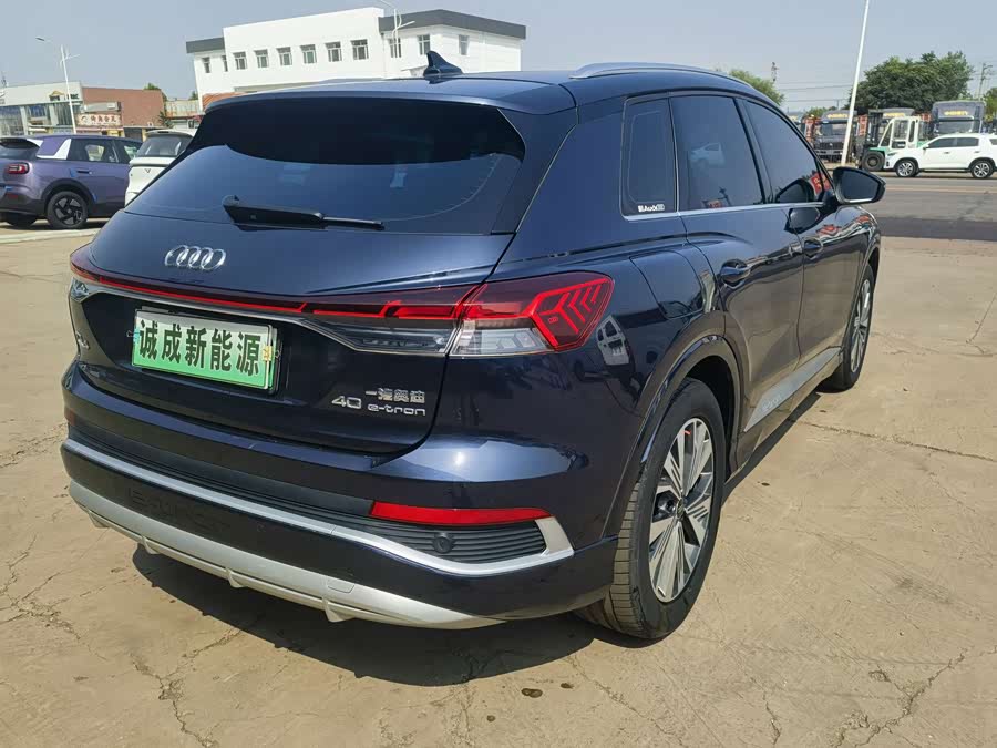 Audi Q4 e-tron 2024, фото 4