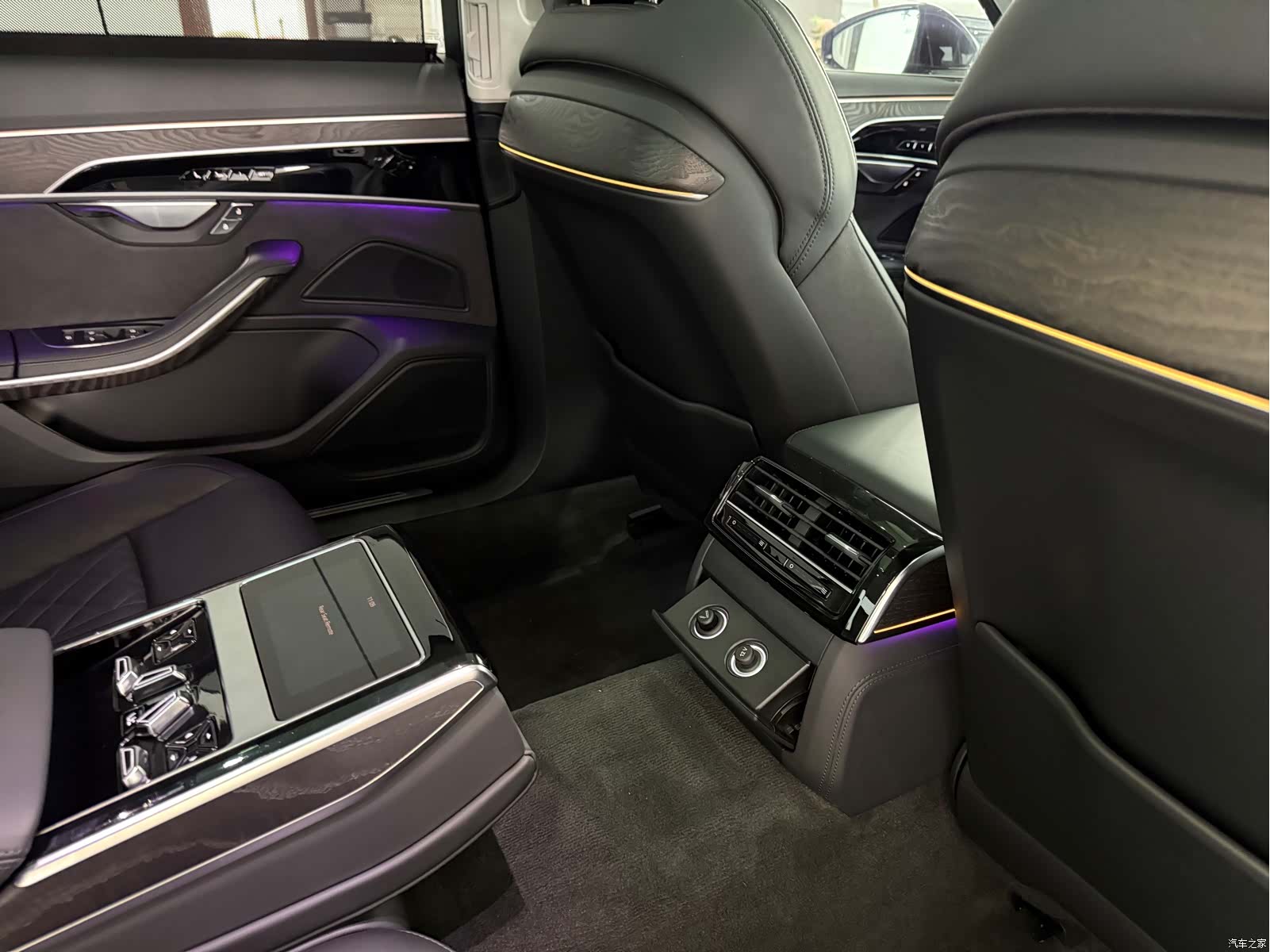 Audi A8L, 2023 11
