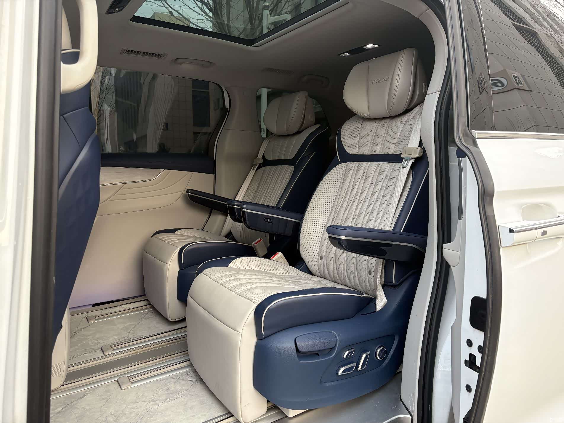 Roewe iMAX8, 2021 18