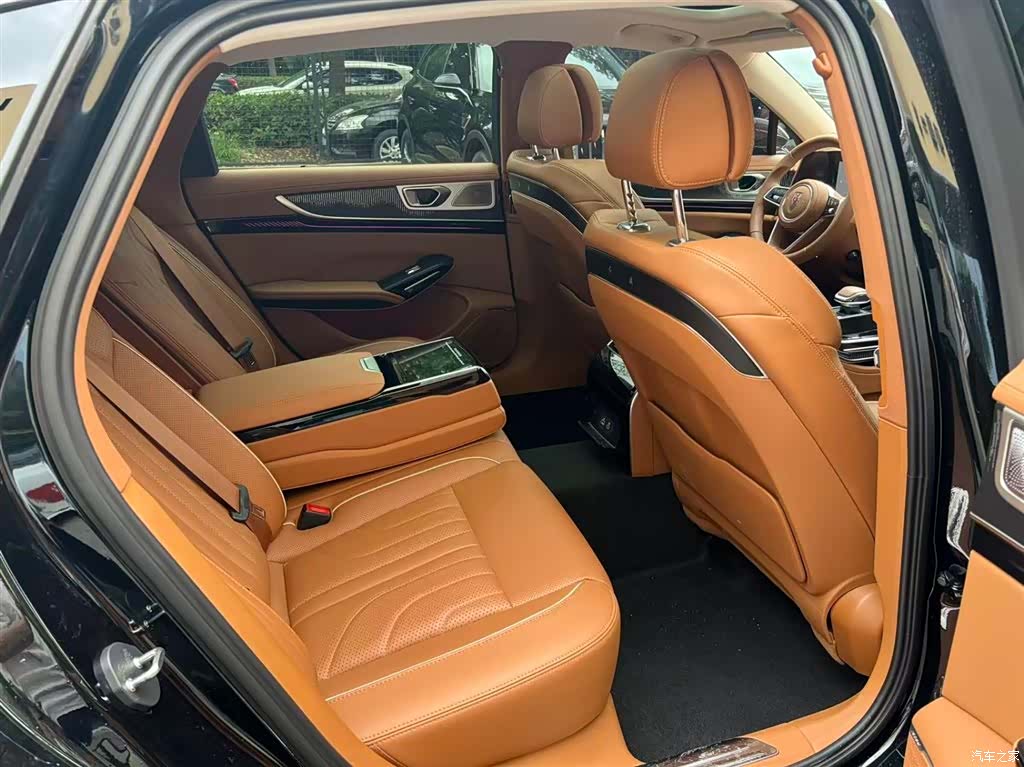 Hongqi H9, 2026 8
