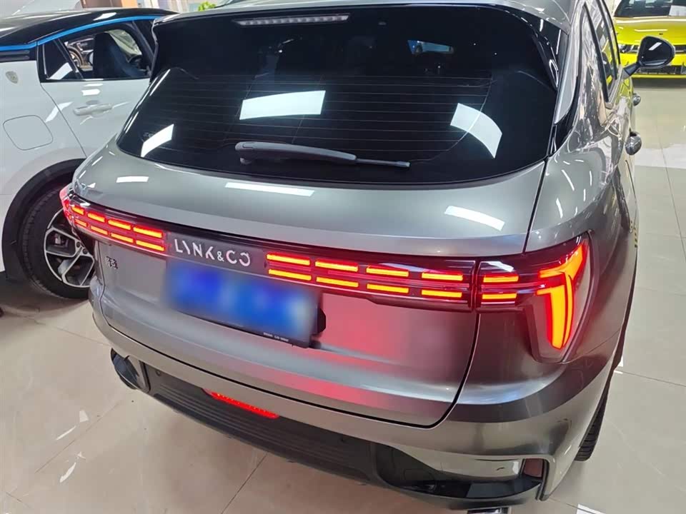 Lynk & Co 01