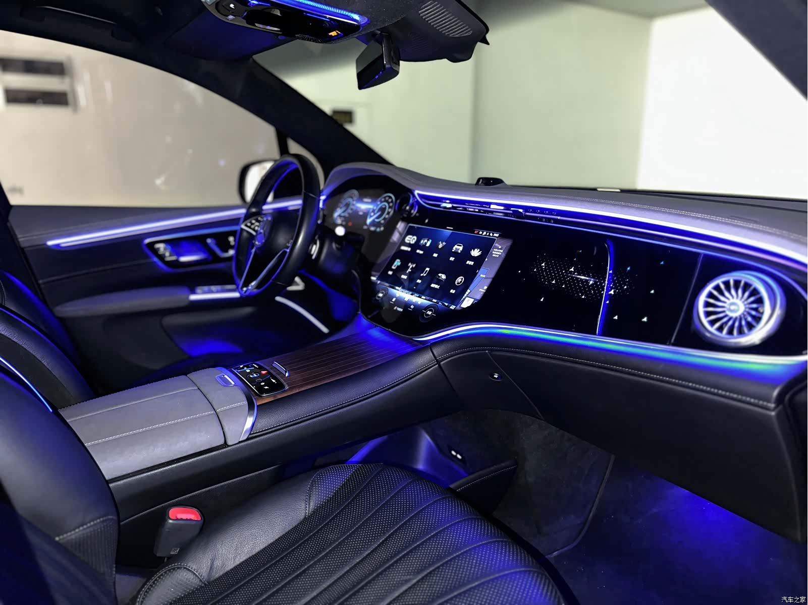 Mercedes-Benz EQS, 2023 26