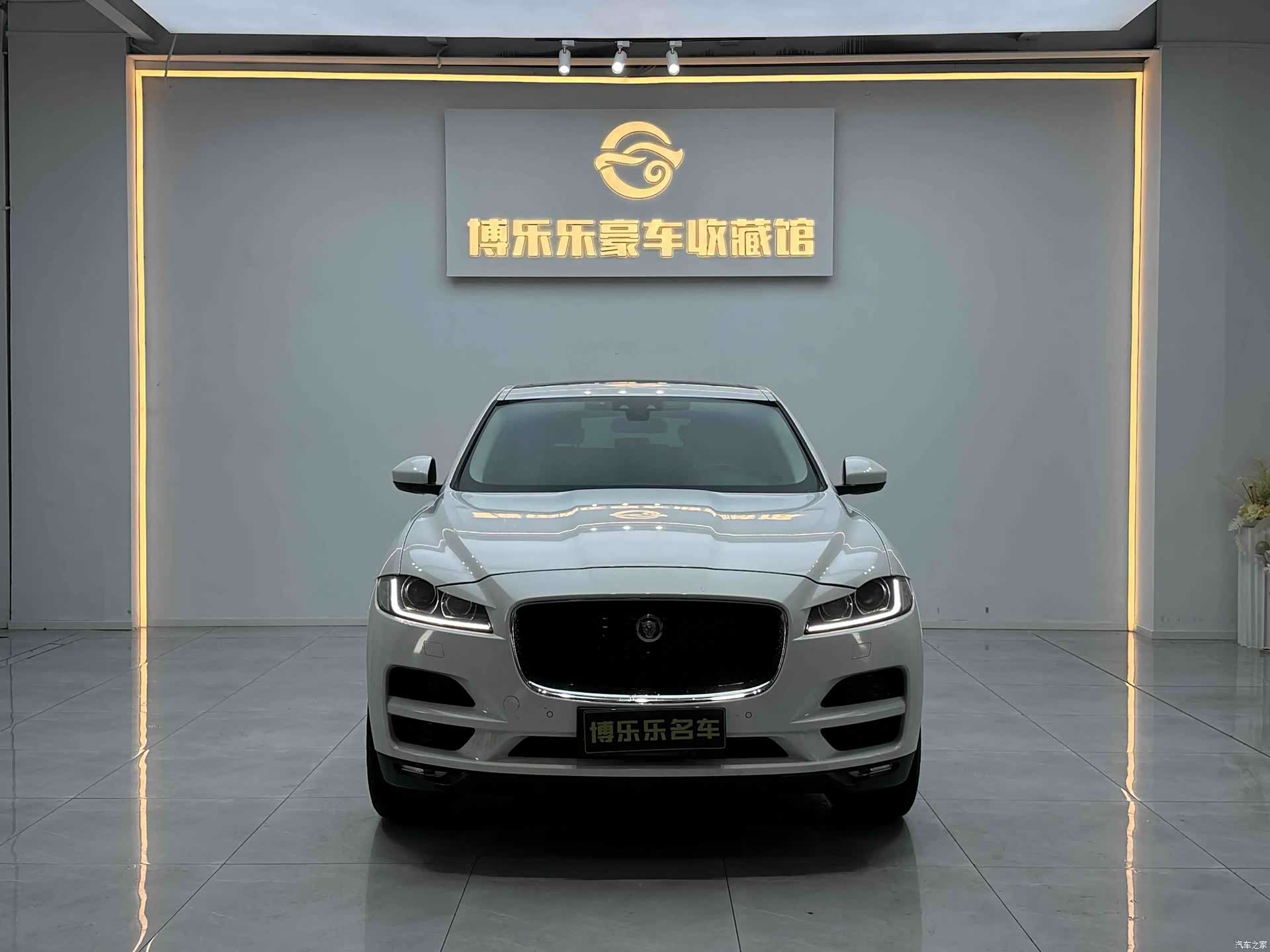 Jaguar F-PACE, 2018 2