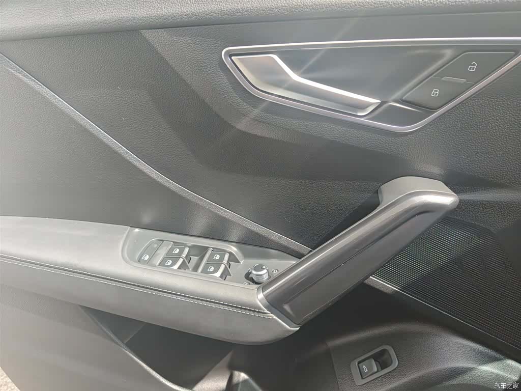 Audi Q2L, 2024 9