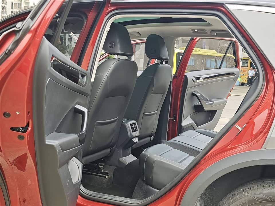 Volkswagen T-ROC exploring Songs