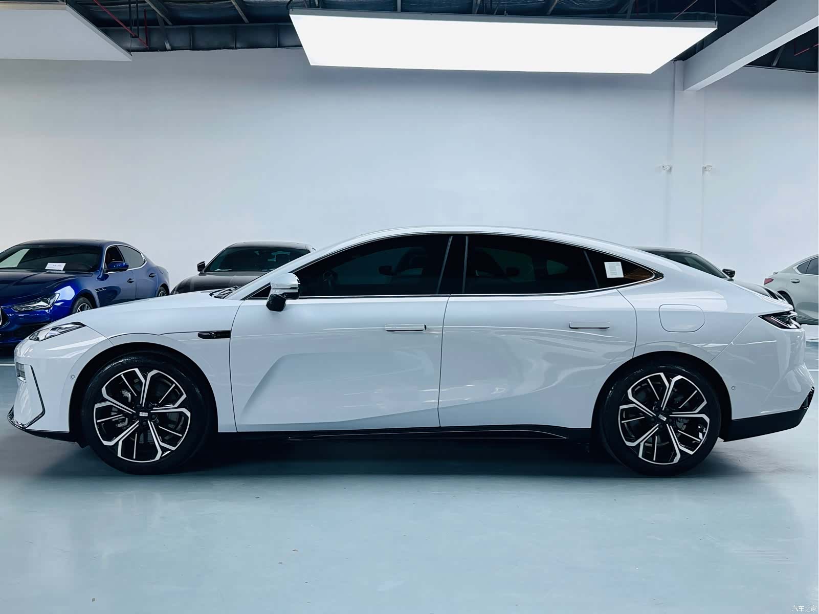 Geely E8, 2025 12