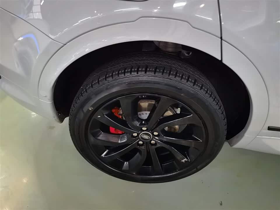 Land Rover Discover sources for sports