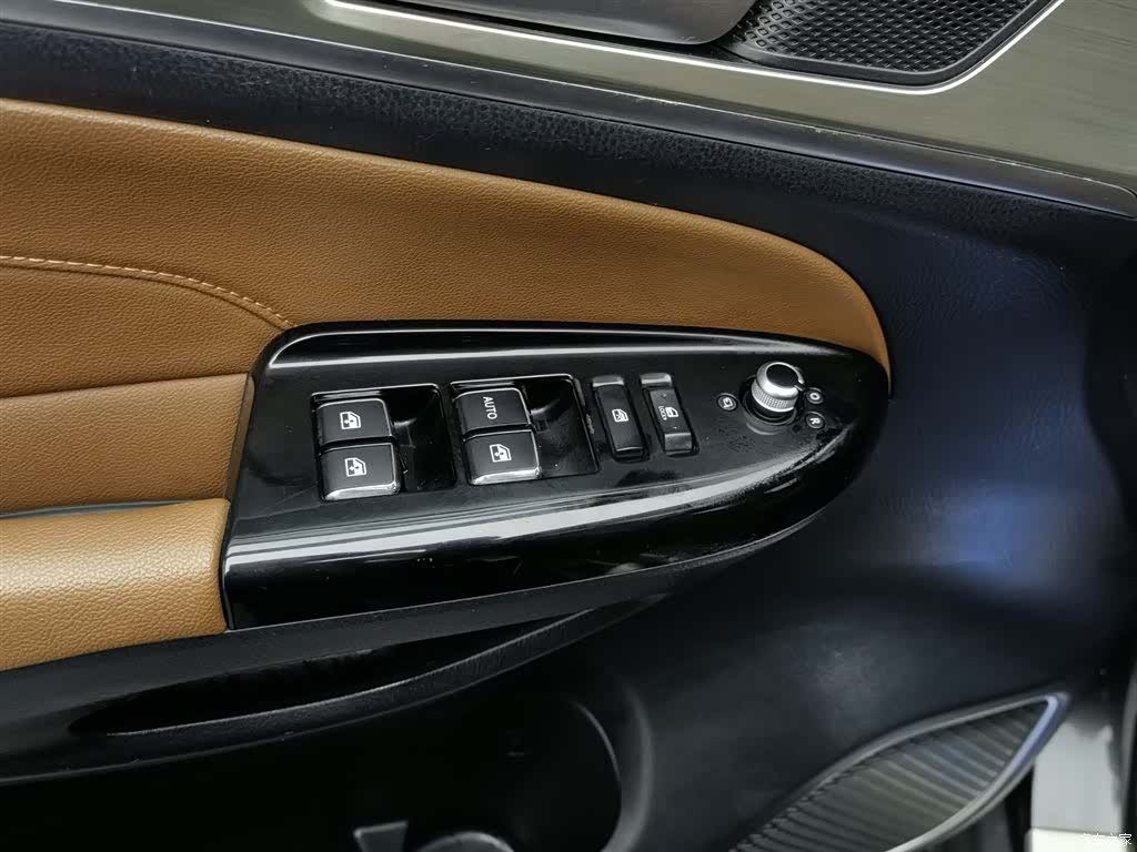 Changan CS95, 2017 9