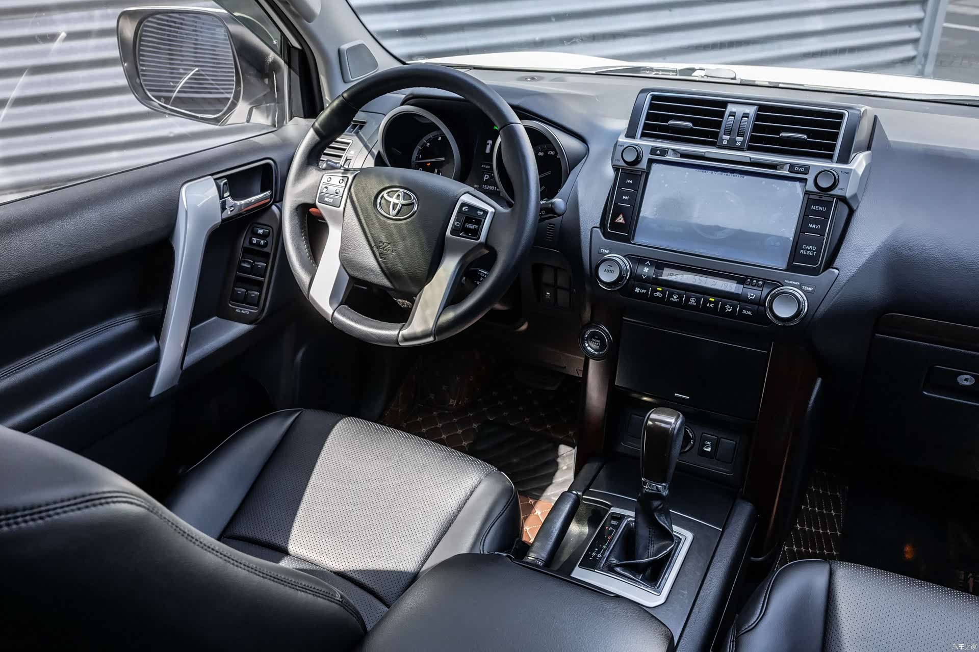 Toyota Prado, 2015 10
