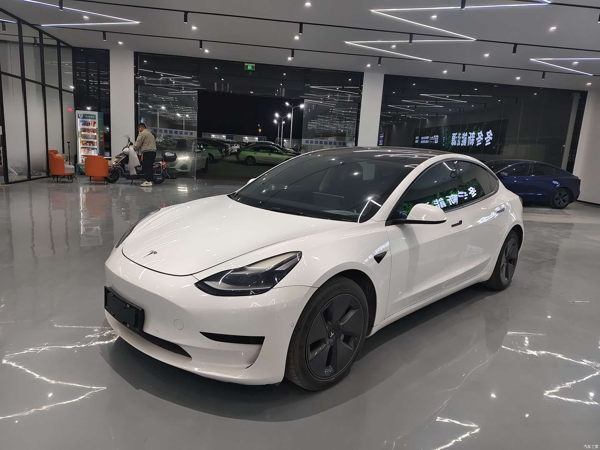 Tesla Model 3, 2021 1