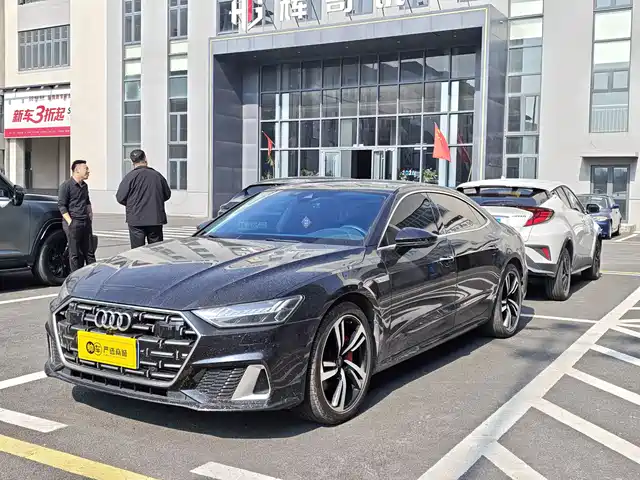 Audi A7L 2023 — купить из Китая под заказ