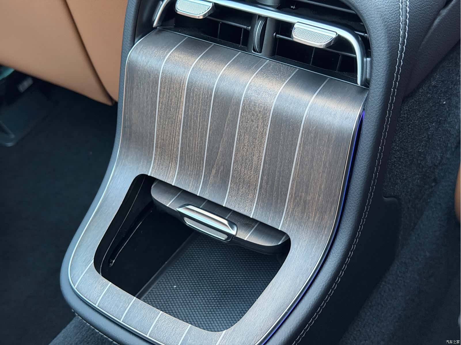 Mercedes-Benz E-Class, 2024 21