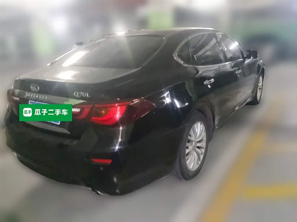 Infiniti Q70