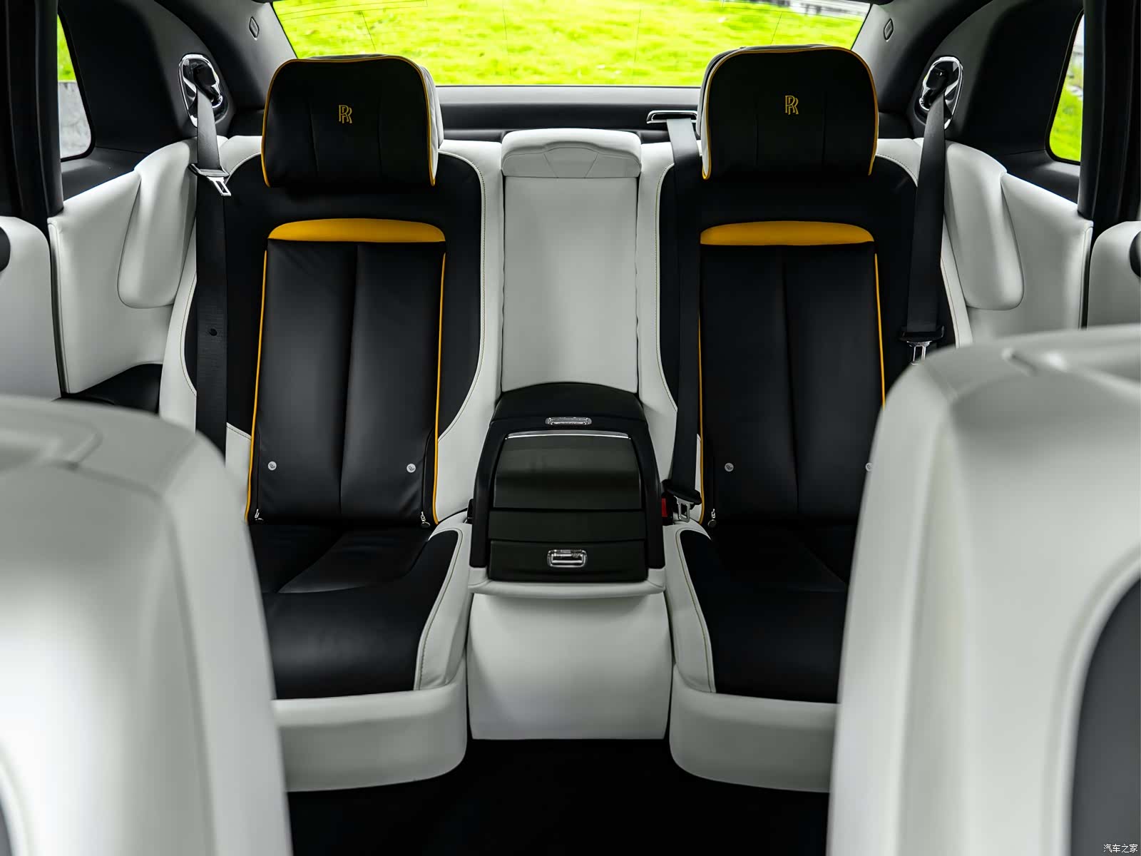 Rolls-Royce Ghost, 2021 11