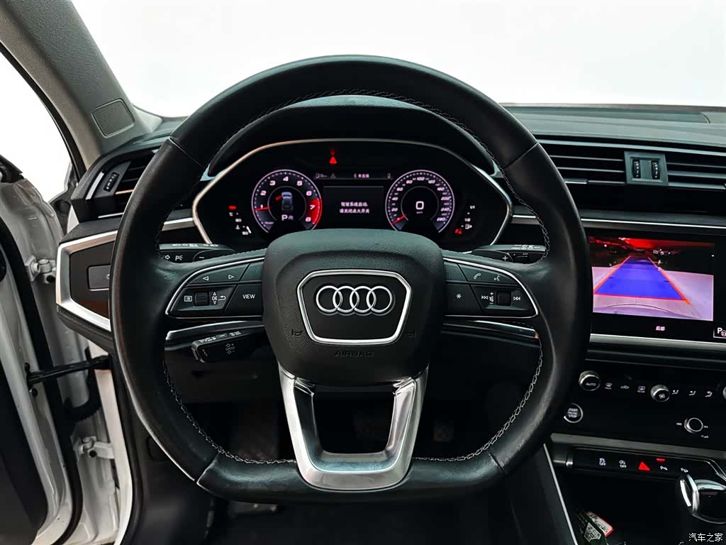 Audi Q3, 2022 11