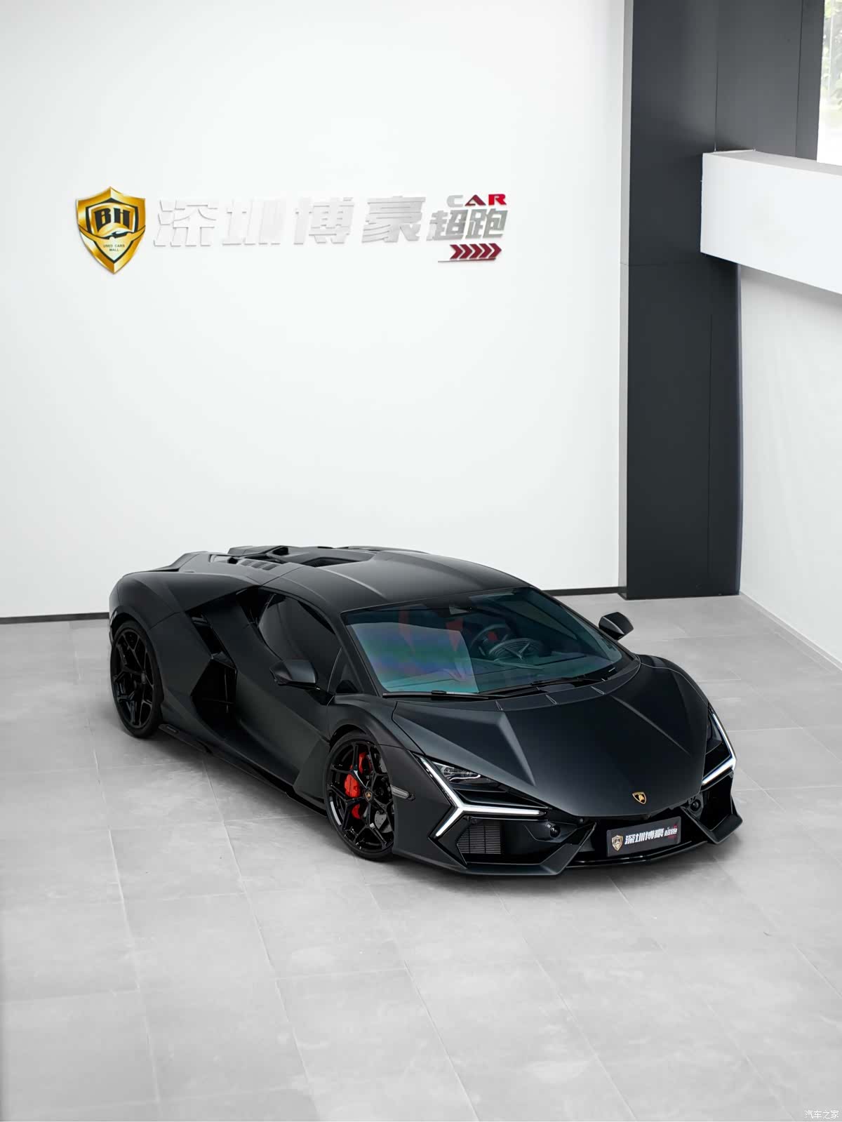 Lamborghini Revuelto, 2025 6