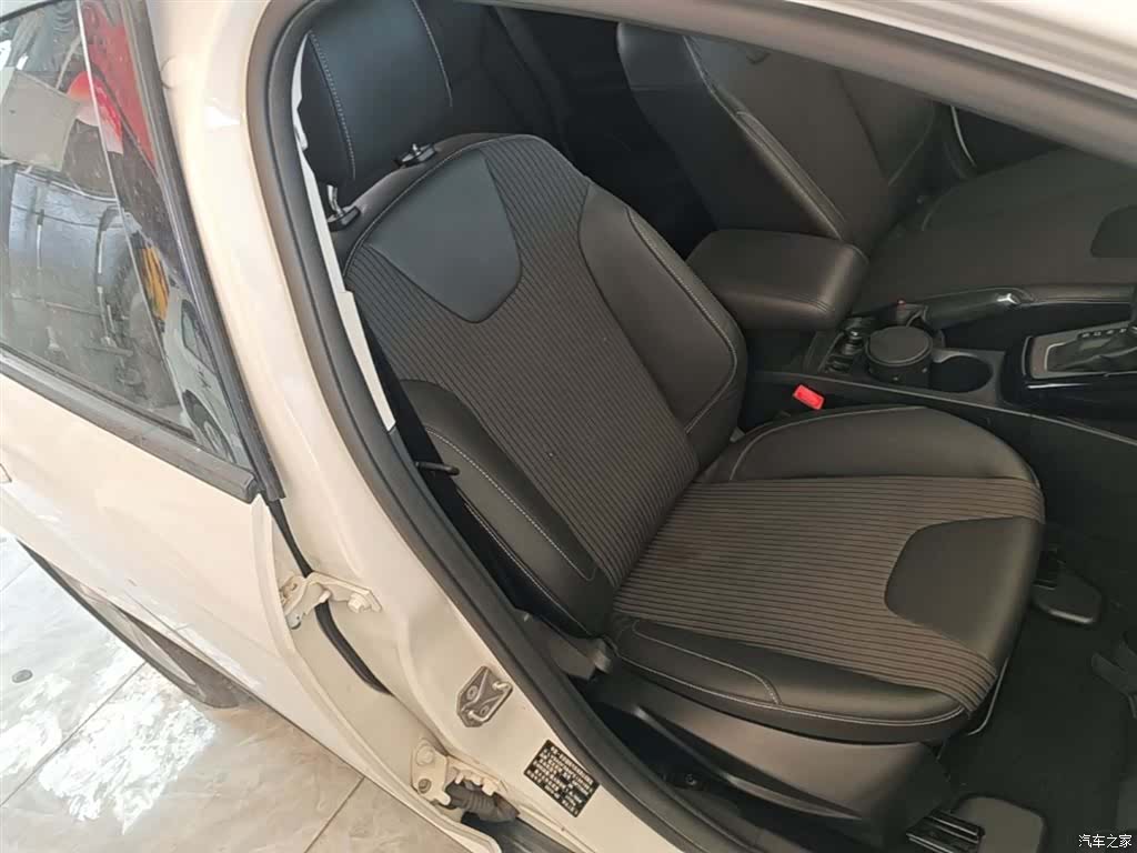 Ford Focus, 2015 25