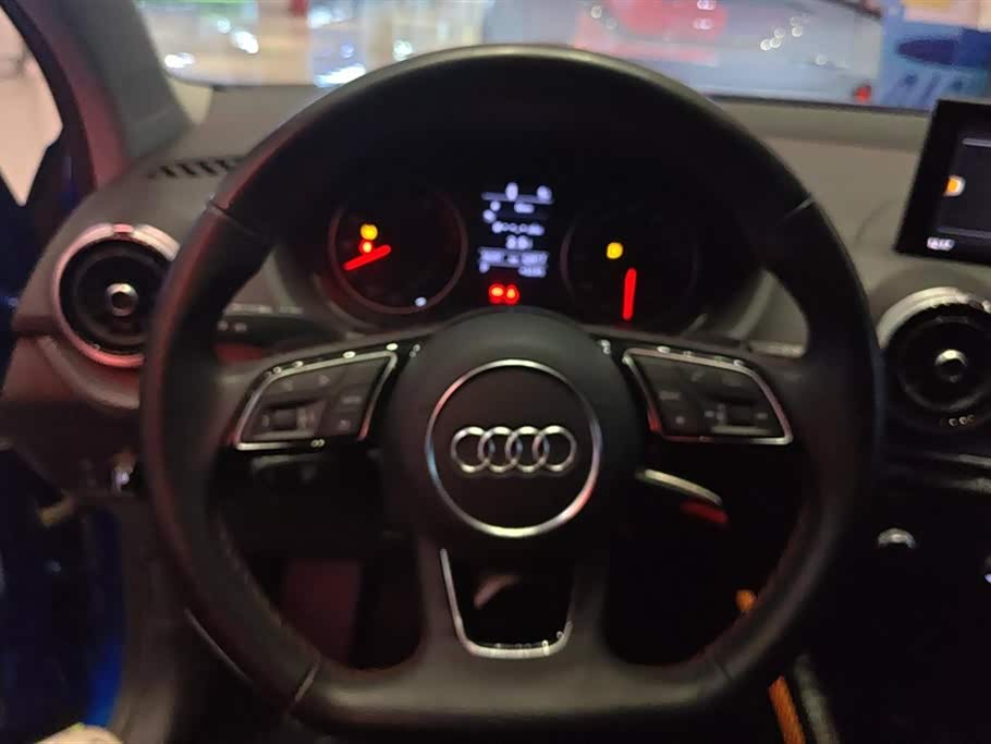 Audi Q2L