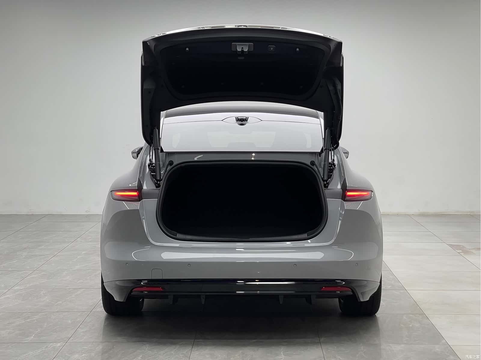 NIO ET5, 2025 10