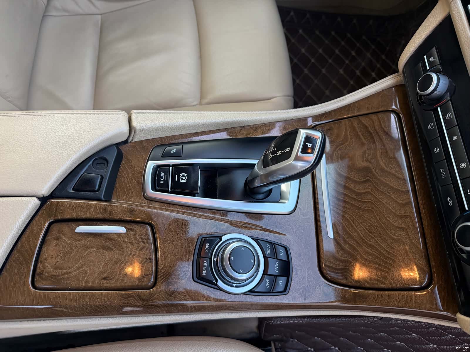 BMW 5 Series, 2011 16