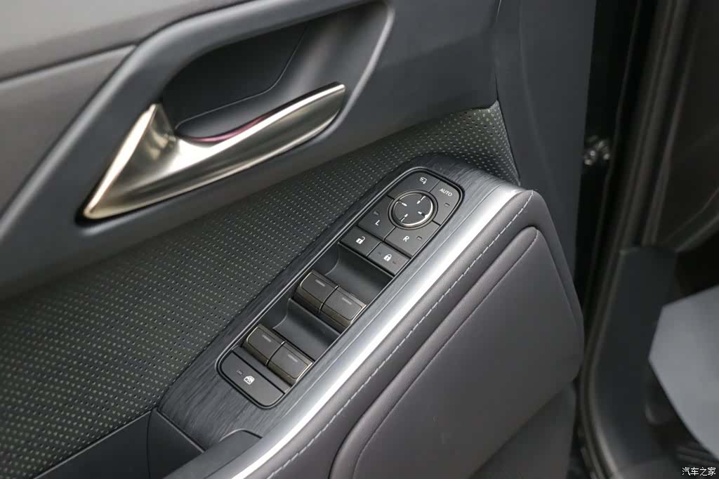 Lexus GX, 2025 11