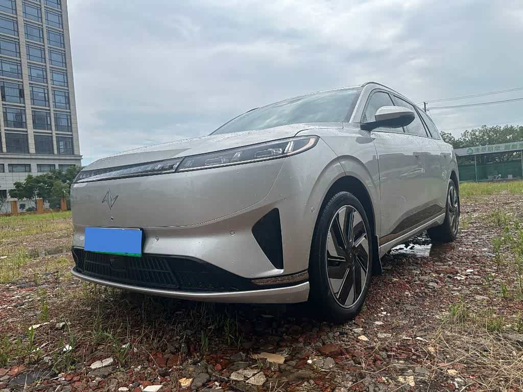 Dongfeng eπ008