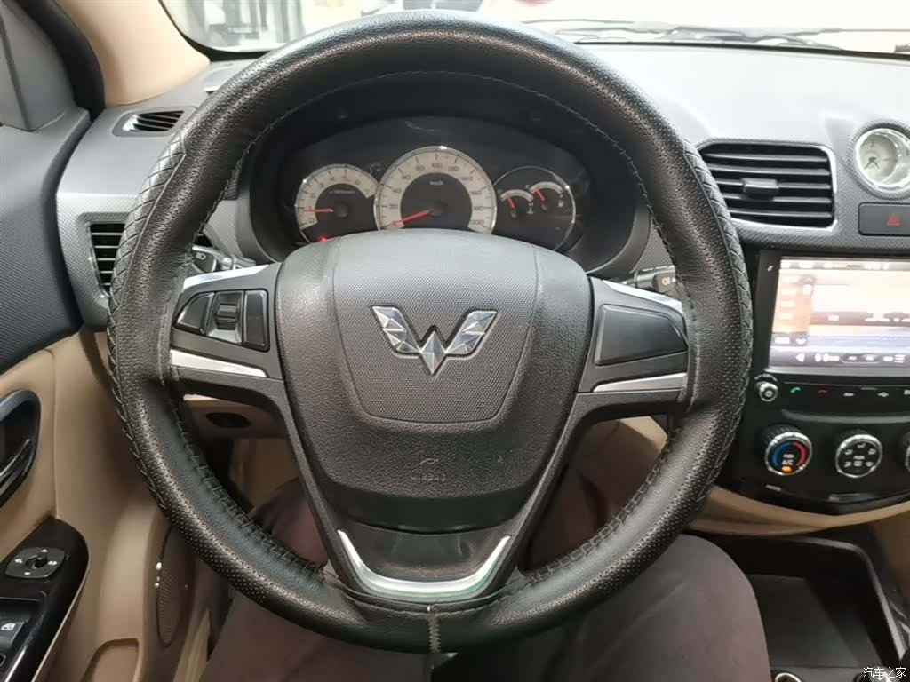 Wuling Hongguang, 2015 11