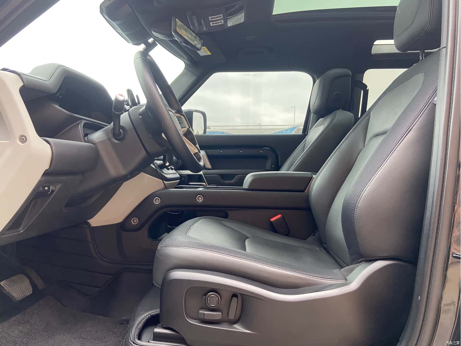 Land Rover Defender, 2023 7