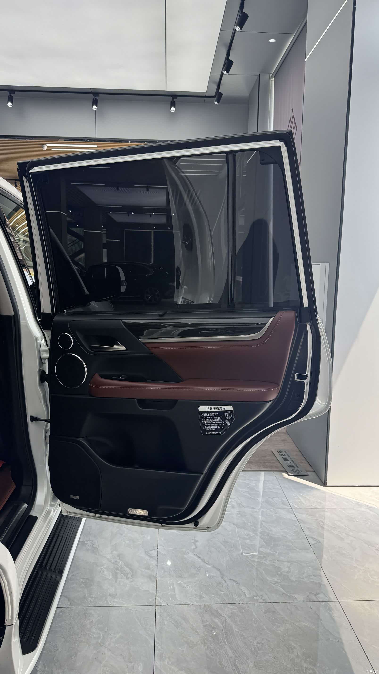 Lexus LX, 2018 17