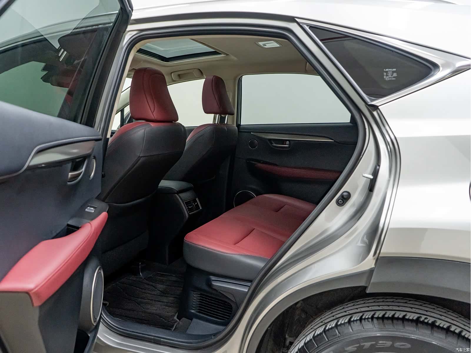 Lexus NX, 2021 11