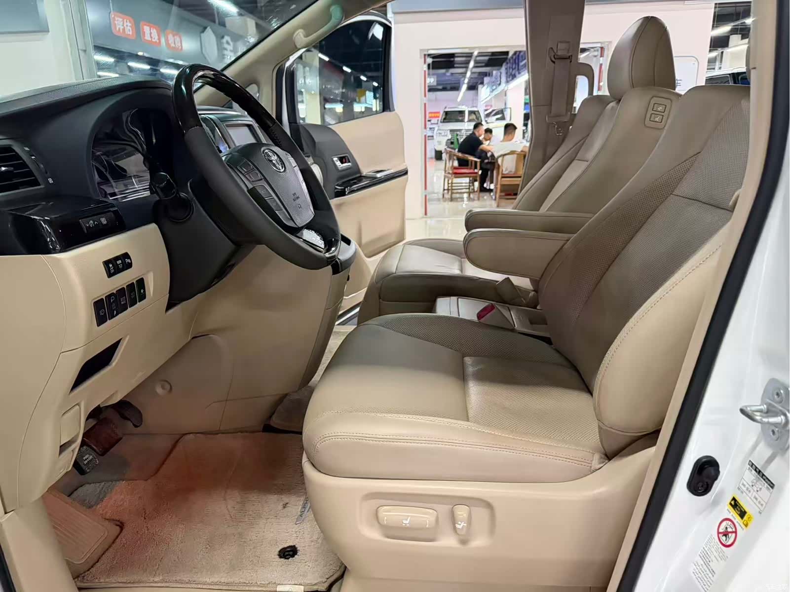 Toyota Alphard, 2012 15