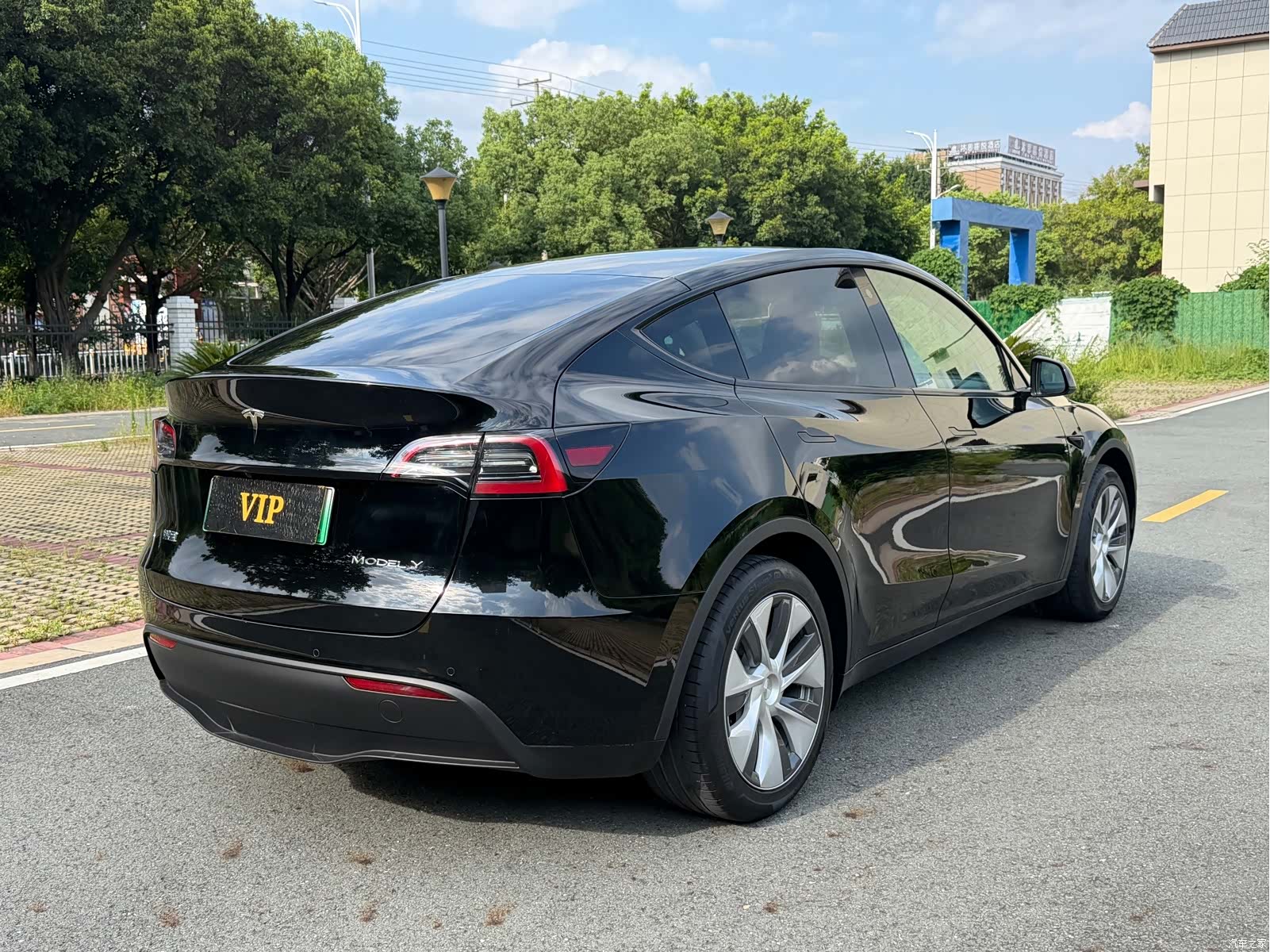 Tesla Model Y, 2023 7