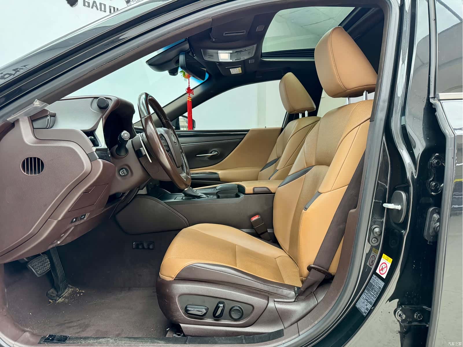 Lexus ES, 2019 все фото