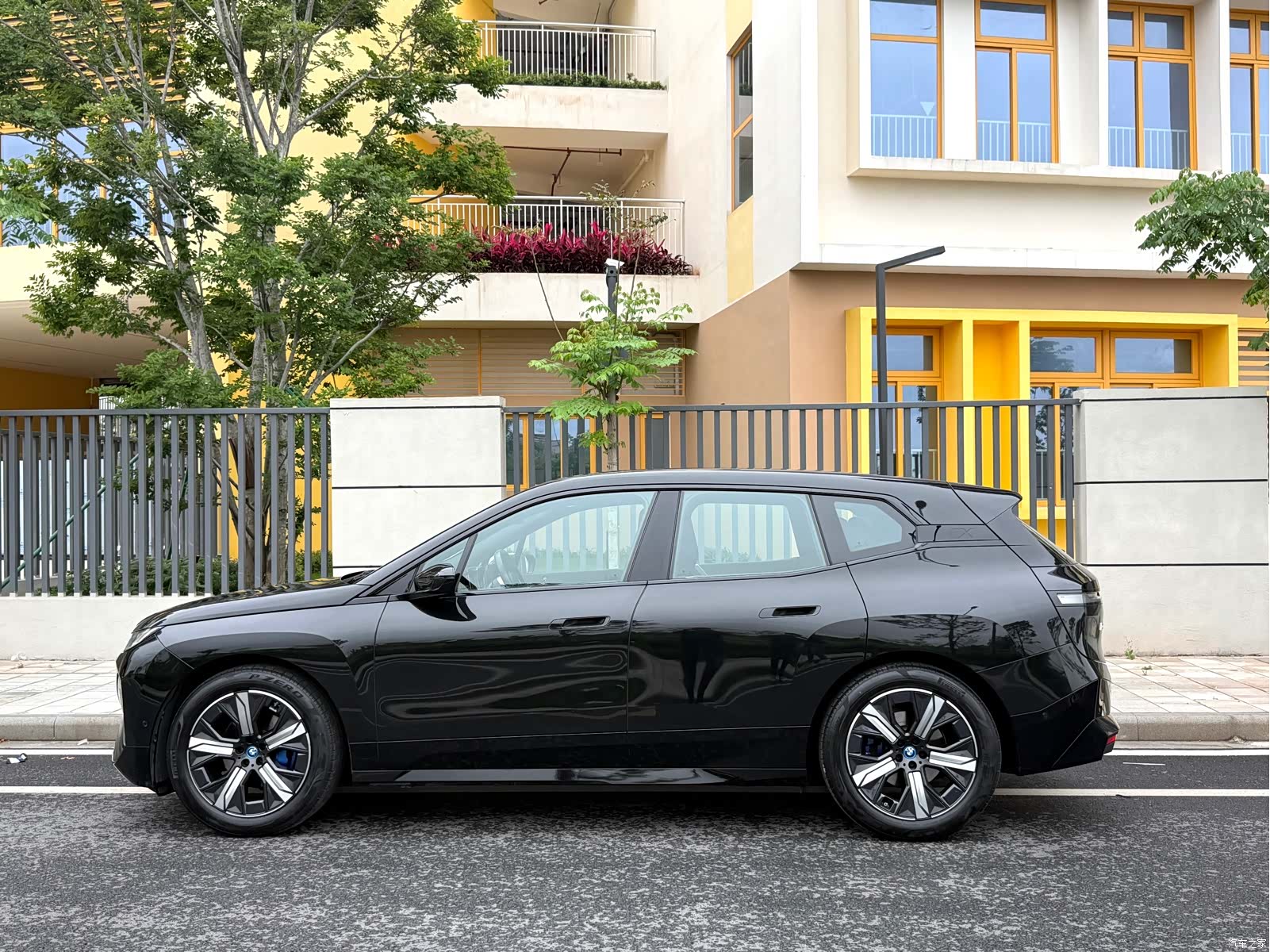 BMW iX, 2023 2