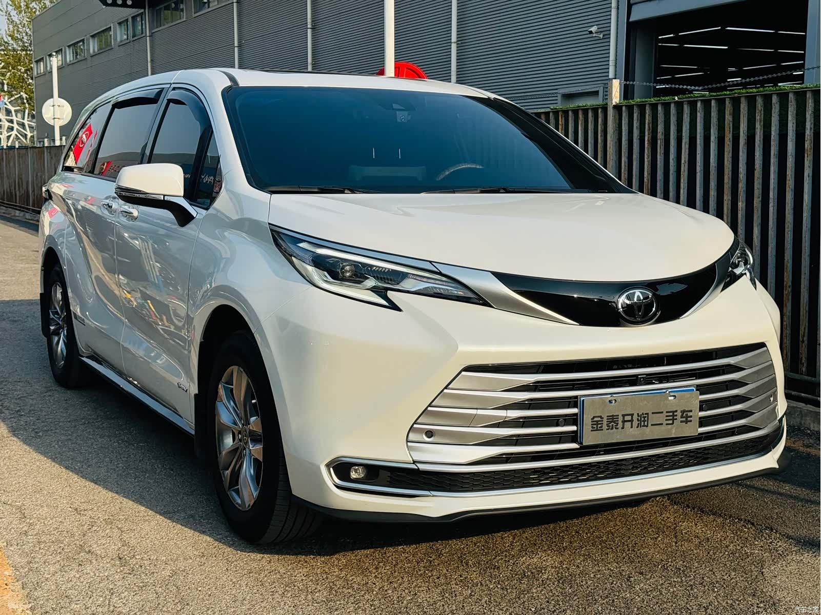 Toyota Sienna, 2025 все фото